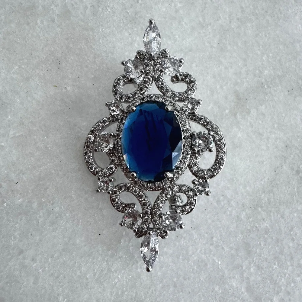 Vintage Style Sapphire Blue Crystal Brooch Silver Tone Statement Pin Elegant